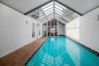 Urban Oasis - Christchurch Holiday Home - 8