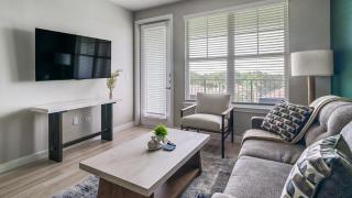Landing Stunning 1BD Gym Game Room - 9
