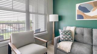 Landing Stunning 1BD Gym Game Room - 8
