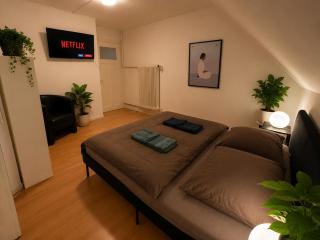 Room near the train station with large kitchen - 0