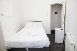 Contractor Base, Families, 5BR, Sleeps 10, Parking - 2