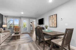 5 Min To Strip, Close To Everything, Sleeps 8 Pool - 1