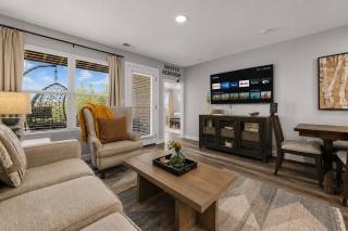 5 Min To Strip, Close To Everything, Sleeps 8 Pool - 6