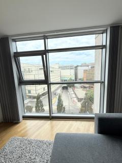 Modern 1-Bed Altolusso Flat - FREE Secure Parking - Cardiff City Centre - 4