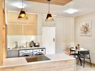 Luxury studio apartment in Illovo Sandton - Near Rosebank - 2
