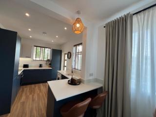 Luxury Coastal Retreat Sleeps 8 with Parking - 7