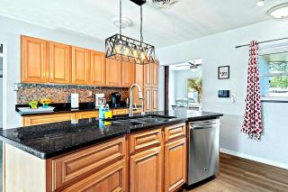 Anna Maria Island 4BR 2BA BBQ Mini Golf Sleep 16 - 1