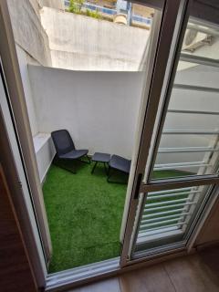 Moderno monoambiente con patio en Pichincha - 3
