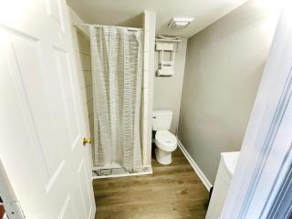 KAWS 2 Full Bed Apartment by CityLux - 10 mins from Airport - 2