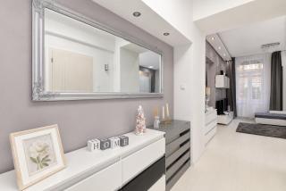 Grey City Comfort 2BR Apartment Near Keleti - 9
