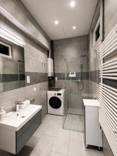 Grey City Comfort 2BR Apartment Near Keleti - 2