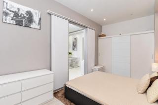 Grey City Comfort 2BR Apartment Near Keleti - 3