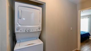Modern Pet-Friendly 2BR Near Strip & Chinatown - 9