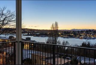 Stunning water view, pet friendly, luxury 3-bed - 7
