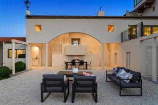Luxury castle dream escape - 3