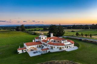 Luxury castle dream escape - 0