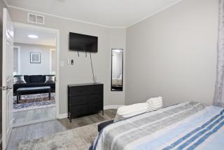 Entire Private Cottage in Wilmington with Parking - 3