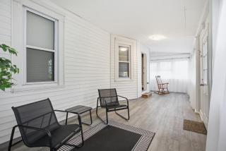 Entire Private Cottage in Wilmington with Parking - 8
