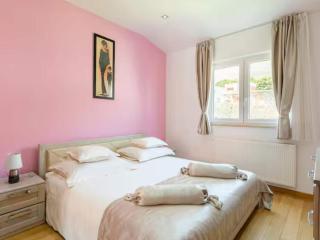 Six Bedroom Villa with Outdoor Pool, Sauna and Hot Tub - 1