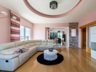 Six Bedroom Villa with Outdoor Pool, Sauna and Hot Tub - 0