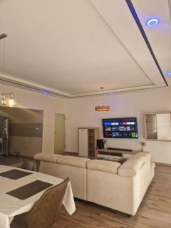 Modern and bright light room - 5
