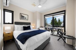 Colley Escape - Vibrant Life on Glenelg's Foreshore - 8