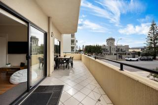 Colley Escape - Vibrant Life on Glenelg's Foreshore - 6