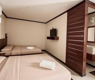 Grand Family Stay-4 bedrooms-9 Beds-Sleeps 20-25 - 0