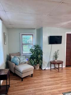 Downtown 2 BR Cottage Close to IU - 9