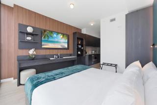 E11EVEN Executive Penthouse Suite with Elite Amenities - 3