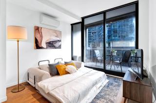 Elegant Melbourne CBD Getaway - Pool & Gym Access - Free Tram Zone - 3