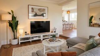 Kingscote Seaside Retreat - 9