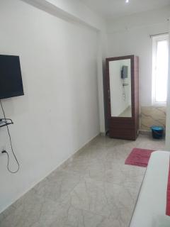 Sakas Manor Guest Rooms - 8