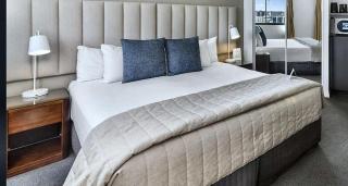 Two-bedroom City Escape I Mantra on Queen - 1