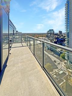 Executive 3BR Buckhead PenthousePoolBalconyWalk to Lenox,Phipps Plaza & Marta - 1