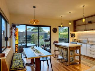 Kowhai Cabin - Serene Scandi Escape in Hokitika - 0