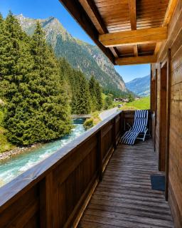 Rustikales Pitztaler Alpenhaus am Bach mit großem Balkon - 3