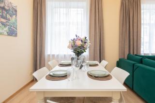 Central 2BR Apartment Fully Renovated 2026 - 1