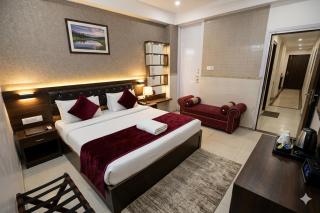 Hotel SPS 5 Mints Walking From Kaushambi Delhi Metro Station - 7