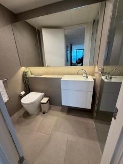 Modern Southbank Apartment - 1