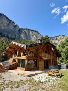 Large Mountain Chalet with Hot Tub Sleeps 19 - 0