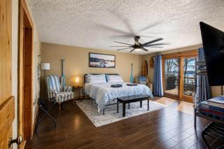 LAKE Views-Dock-FISH-Jacuzzi-Boat Rental service - Cadiz - 6