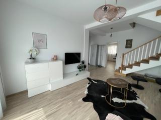 Lovely House by Adriana - 8