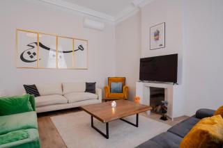 Spacious 3-Bedroom 2-Bathroom Apartment with Central Location - 4