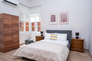 Spacious 3-Bedroom 2-Bathroom Apartment with Central Location - 2