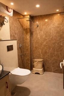 Hotel Atlantiis Suites By Signature StayZ Rathyatra Near Vishwanath Temple - 1
