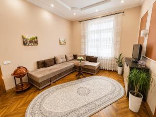 В самому центрі міста здається в подобову оренду апартаменти Comfort Zone Center Two-Bedroom Apartments - 6