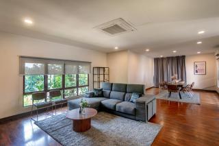 Embassy Villa by COBNB, Top Floor Unit at Ampang Hilir - 9