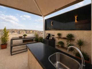 Private Studio with Jacuzzi & Rooftop - 9