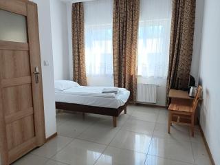 Hostel Wólka Kosowska z prywatnymi łazienkami - 7